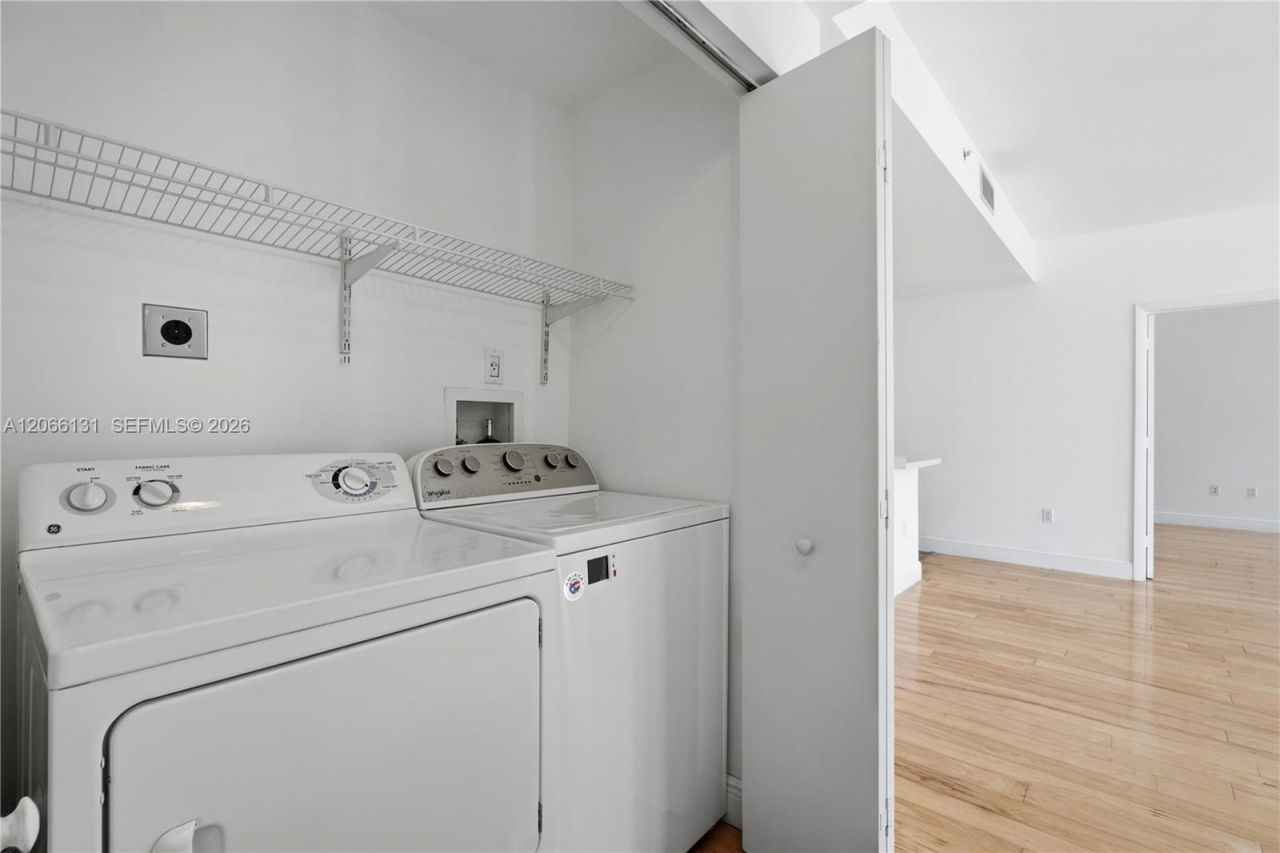 90 SW 3rd St, Unit 1801, Miami, FL 33130 Photo
