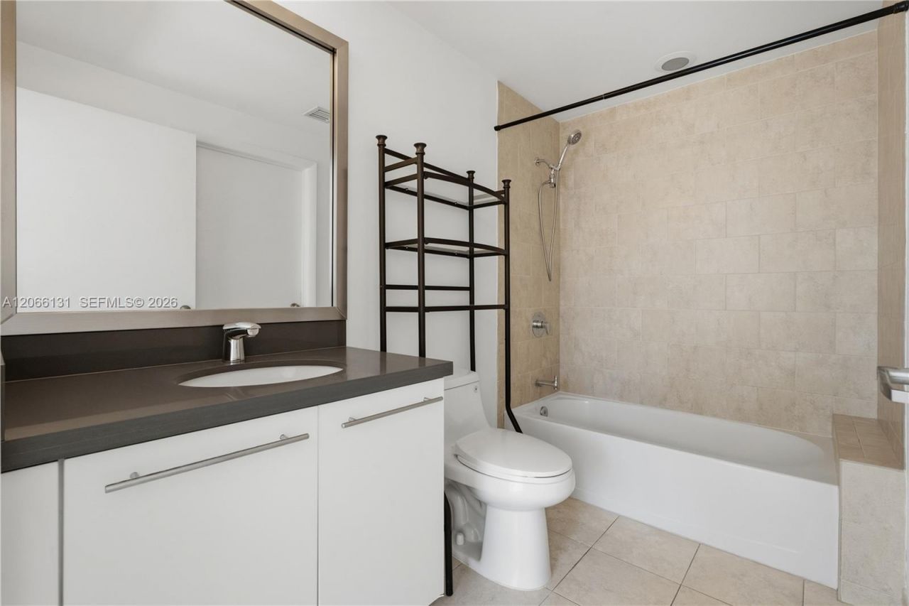 90 SW 3rd St, Unit 1801, Miami, FL 33130 Photo