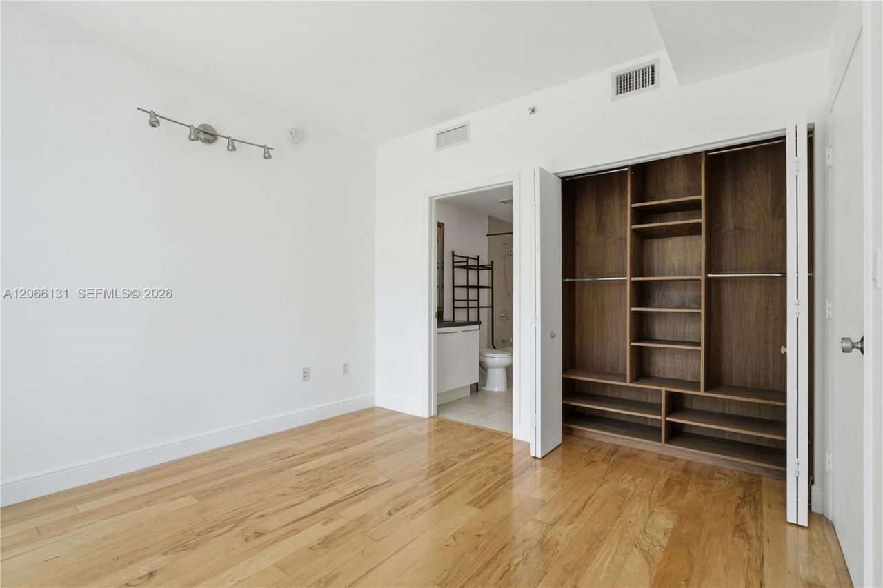 90 SW 3rd St, Unit 1801, Miami, FL 33130 Photo