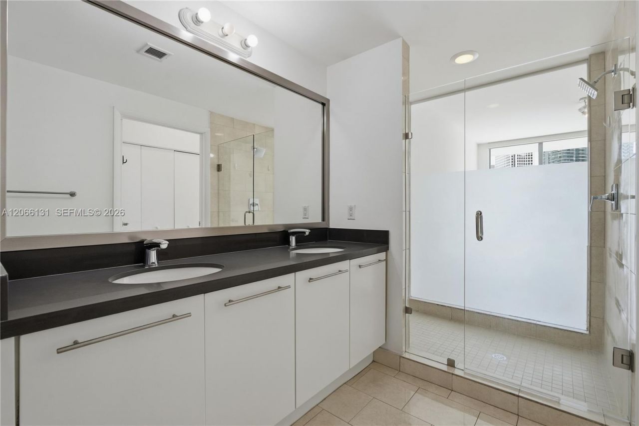 90 SW 3rd St, Unit 1801, Miami, FL 33130 Photo