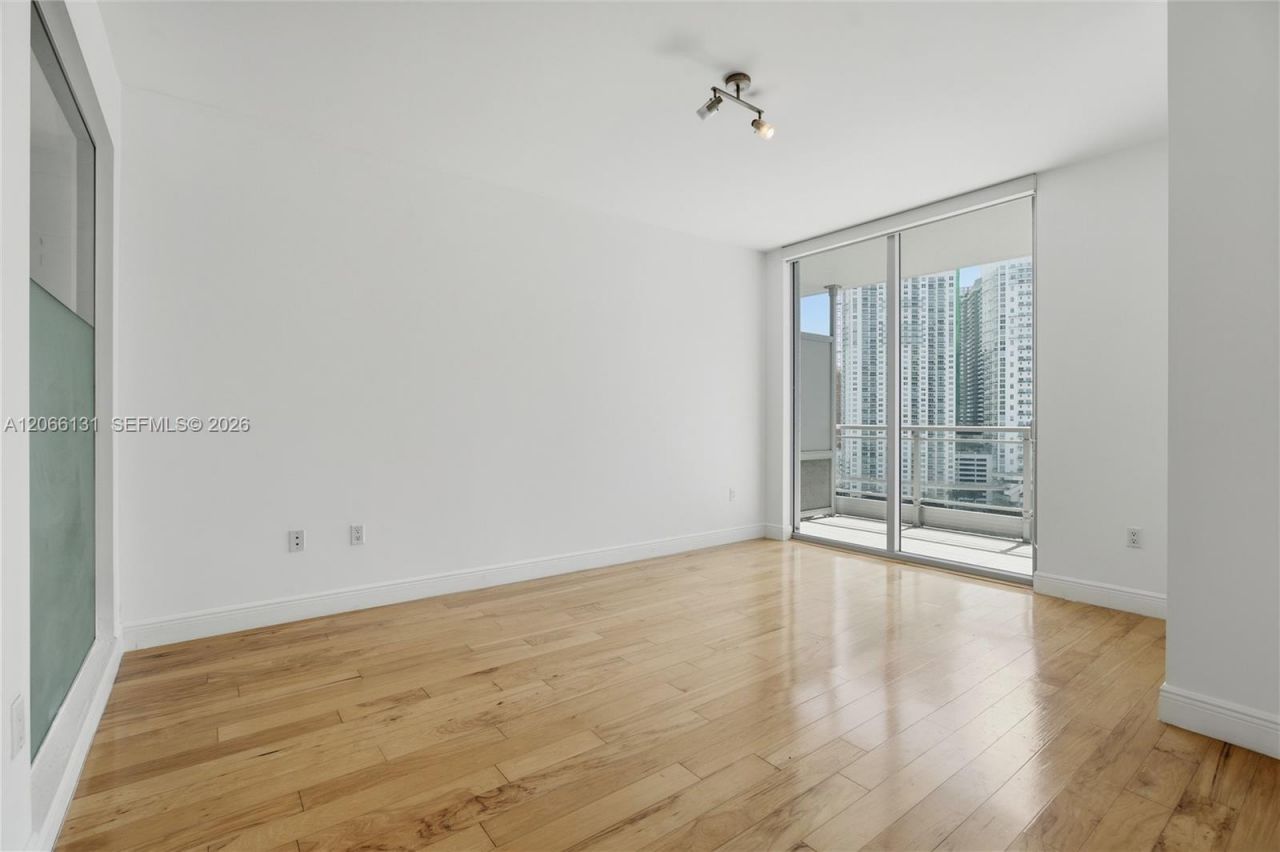 90 SW 3rd St, Unit 1801, Miami, FL 33130 Photo