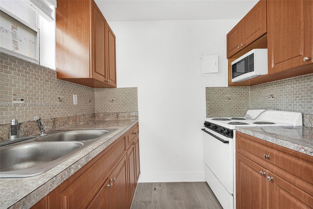 8295 NE Miami Ct , Unit 4, Miami, FL 33138 Photo