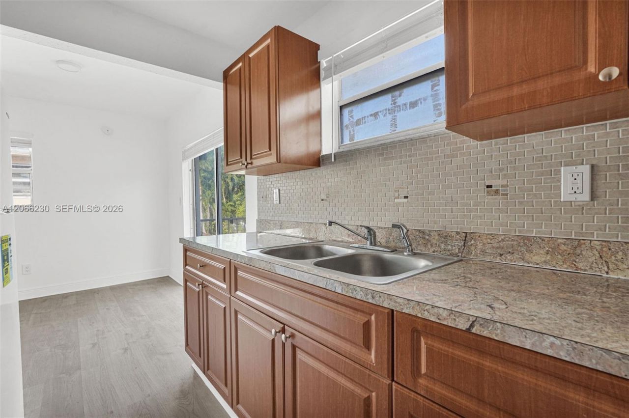 8295 NE Miami Ct , Unit 4, Miami, FL 33138 Photo