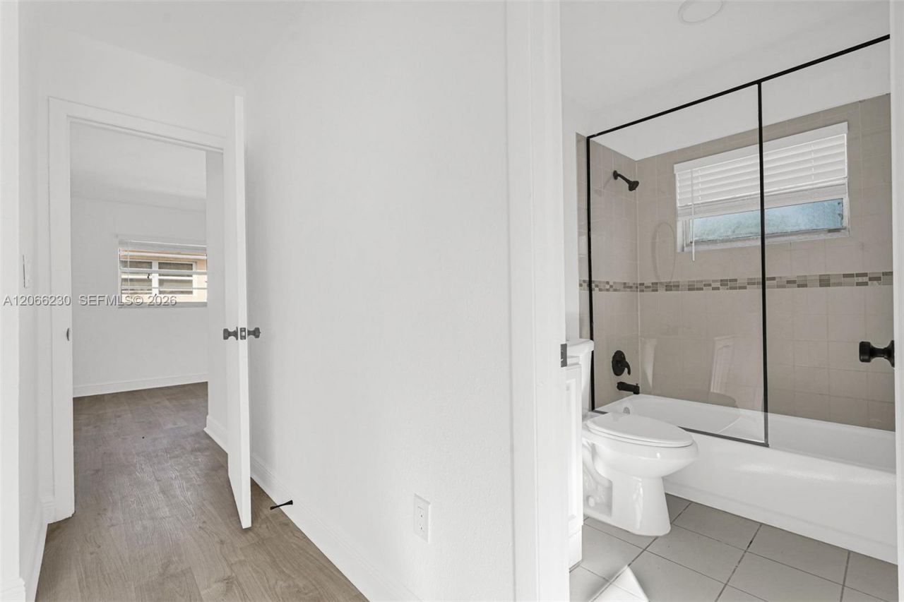 8295 NE Miami Ct , Unit 4, Miami, FL 33138 Photo