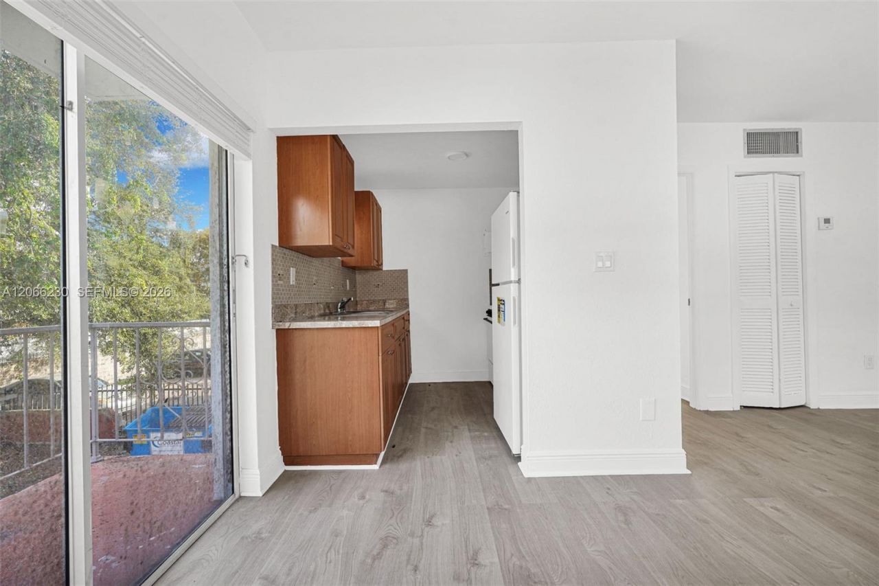 8295 NE Miami Ct , Unit 4, Miami, FL 33138 Photo