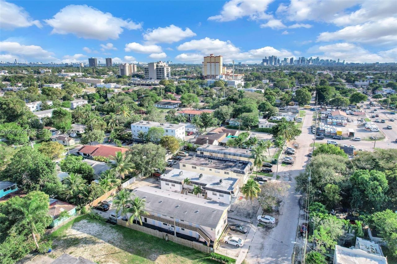 8295 NE Miami Ct , Unit 4, Miami, FL 33138 Photo