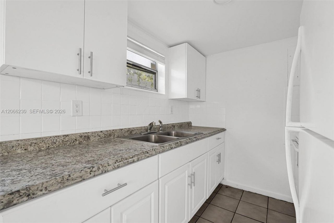8295 NE Miami Ct , Unit 4, Miami, FL 33138 Photo