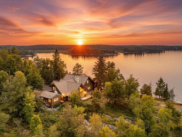 10001 Tomahawk Trail, Kabetogama, MN 56669