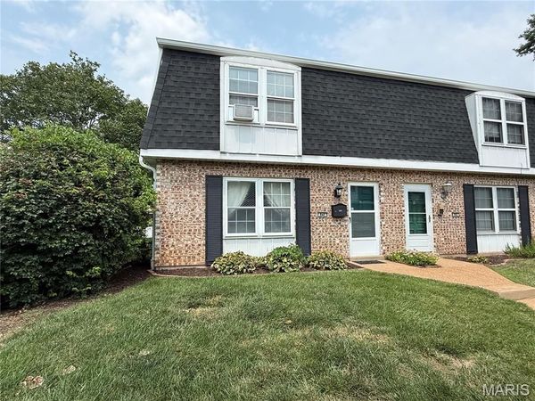 840 Dumont Place , St Louis, MO 63125