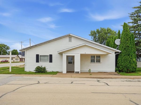 305 N 1st Street , Alpha, IL 61413