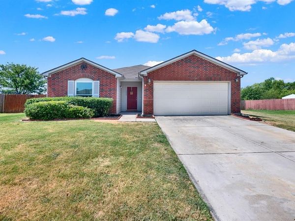 1208 Feather Crest Drive, Krum, TX 76249