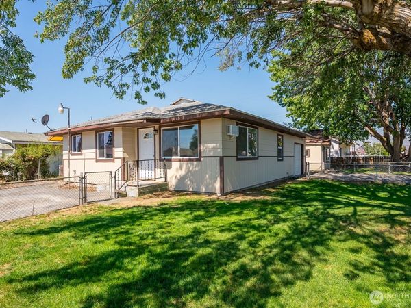 2104 W Spruce Street , Moses Lake, WA 98837