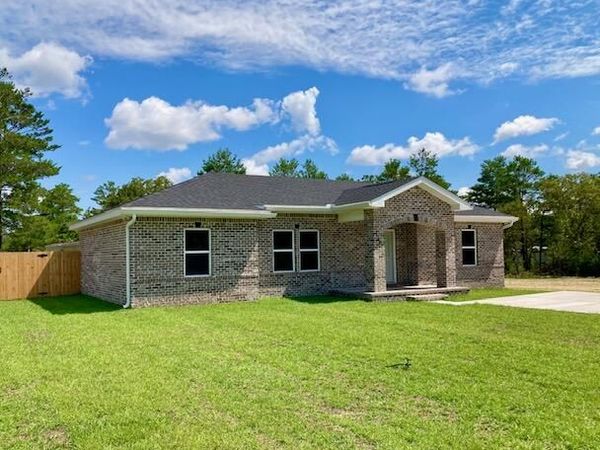 169 E Honeysuckle Street, DeFuniak Springs, FL 32433