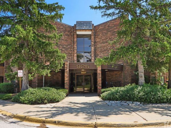 925 SPRINGHILL Drive , Unit 202, Northbrook, IL 60062