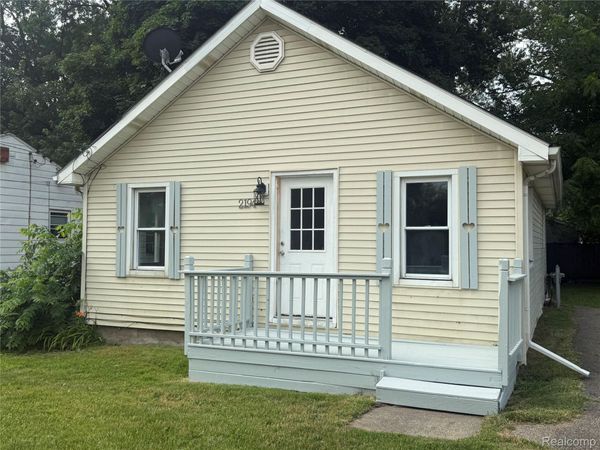 2194 E Bristol Road , Burton, Mi 48529