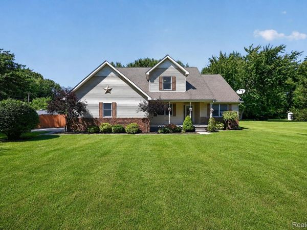 5766 W Newburg Road , Exeter Township, Mi 48117