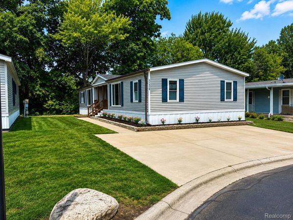 11410 N Lake Drive , Fenton, Mi 48430
