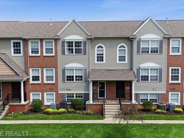 826 Eagle Drive, Fenton, Mi 48430