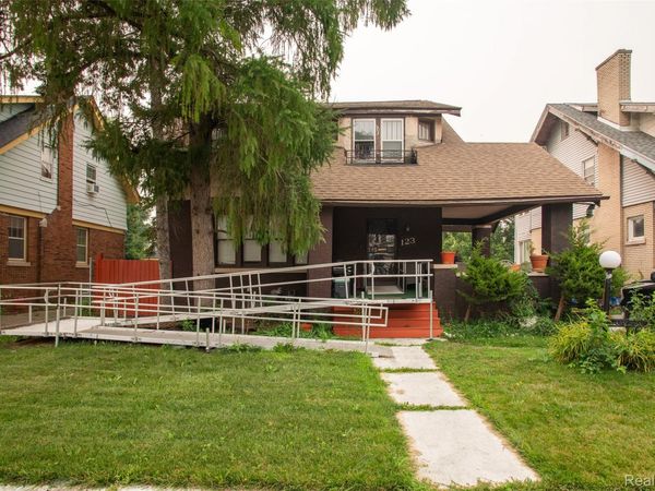 123 Moss Street , Highland Park, Mi 48203