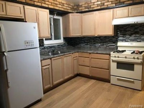 1009 E Holbrook Avenue , Flint, Mi 48505