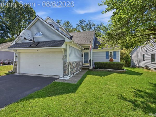 1033 Yorick Path, Wixom, Mi 48393