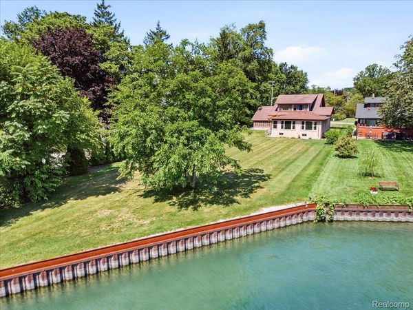 2402 Saint Clair River Drive, Algonac, Mi 48001