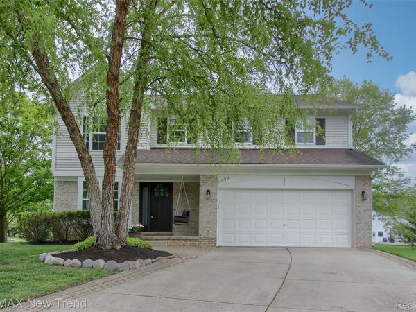 1029 Shetland Drive , South Lyon, Mi 48178