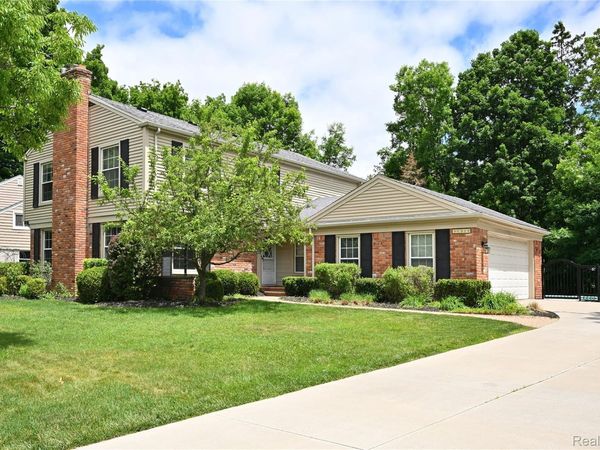 31310 Foxboro Way , Beverly Hills Village, Mi 48025