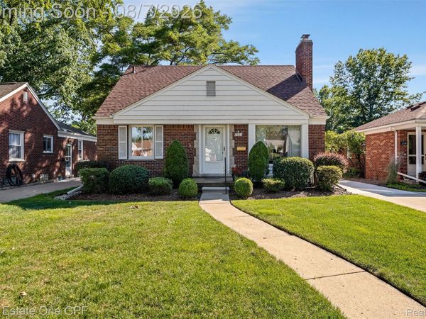 2121 Stanhope Street, Grosse Pointe Woods, Mi 48236