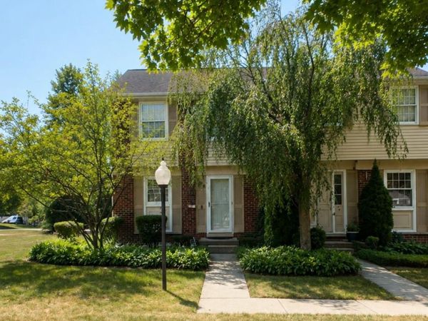 1595 Brentwood Drive, Troy, Mi 48098