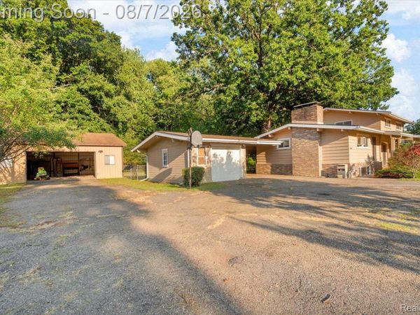 28457 Relda Drive, Brownstown Township, Mi 48183