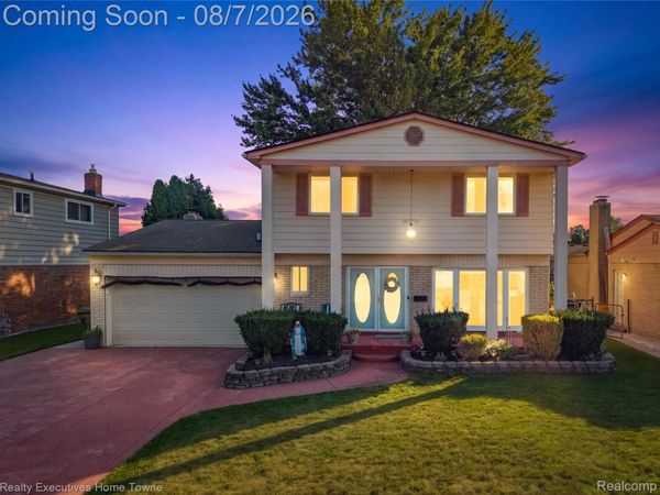2986 Groves Drive, Sterling Heights, Mi 48310