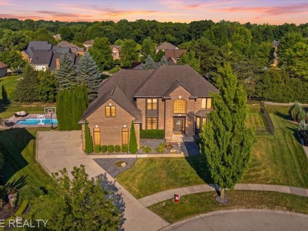 56440 Ashbrooke Drive E, Shelby Township, Mi 48316