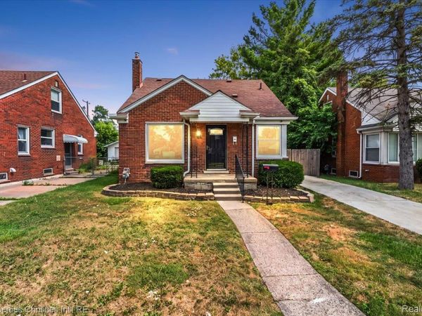 21711 Bournemouth Street, Harper Woods, Mi 48225