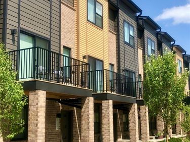 23611 Trailview Lane, Unit 32, Farmington, Mi 48336