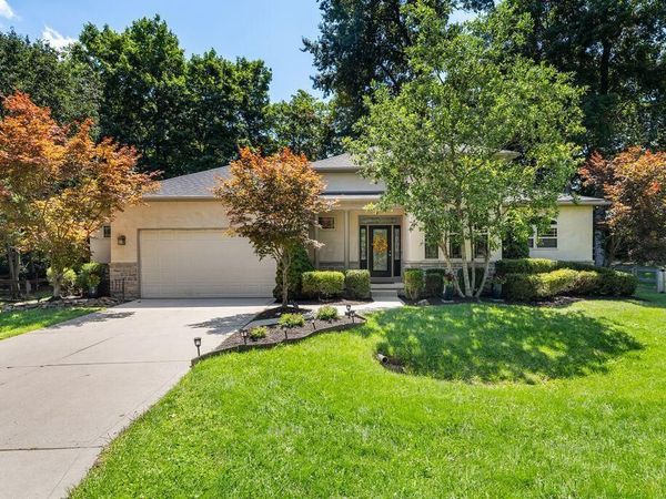 39 W Hiawatha Drive , Powell, OH 43065