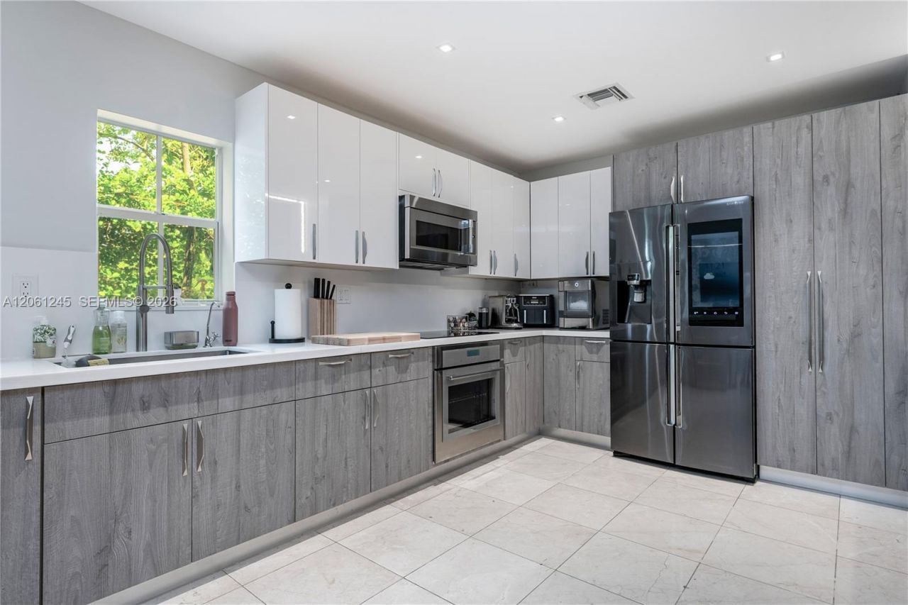 18460 NE 30th Ave, Unit 18460, Aventura, FL 33160 Photo