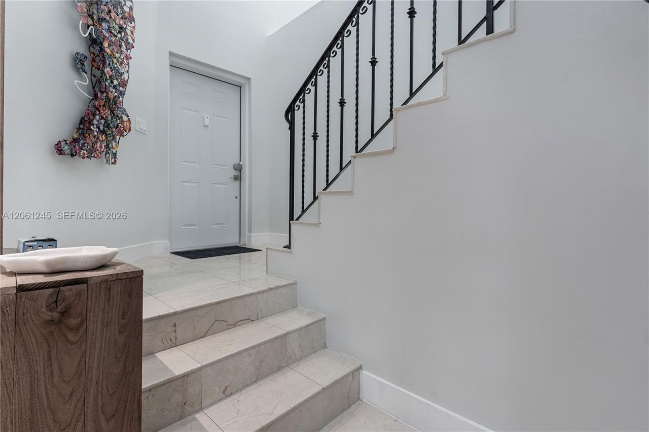18460 NE 30th Ave, Unit 18460, Aventura, FL 33160 Photo