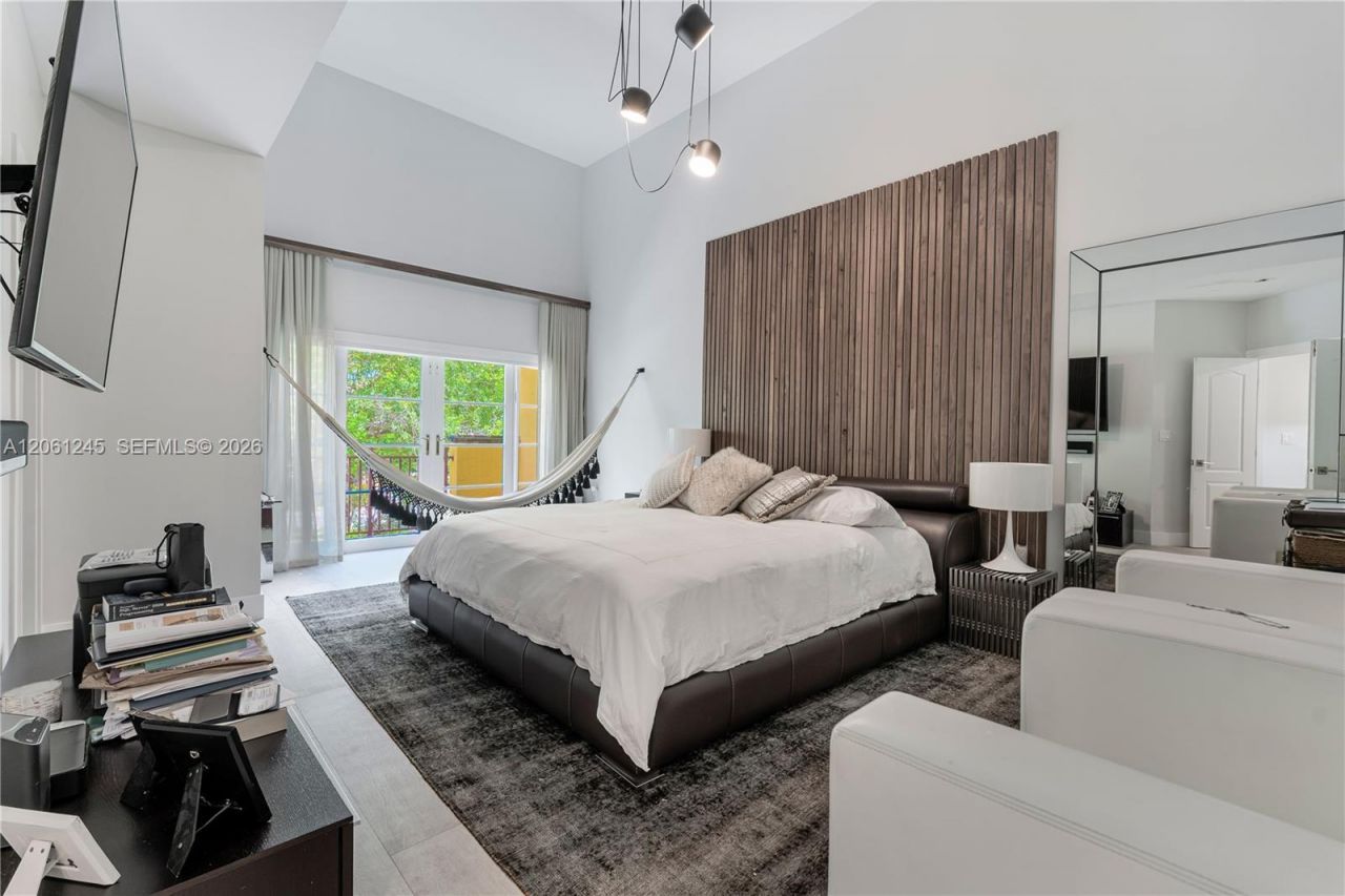 18460 NE 30th Ave, Unit 18460, Aventura, FL 33160 Photo