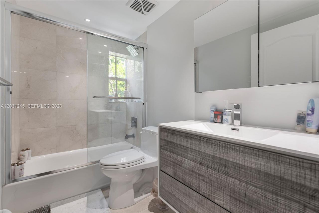 18460 NE 30th Ave, Unit 18460, Aventura, FL 33160 Photo