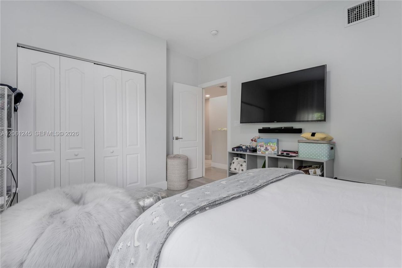 18460 NE 30th Ave, Unit 18460, Aventura, FL 33160 Photo