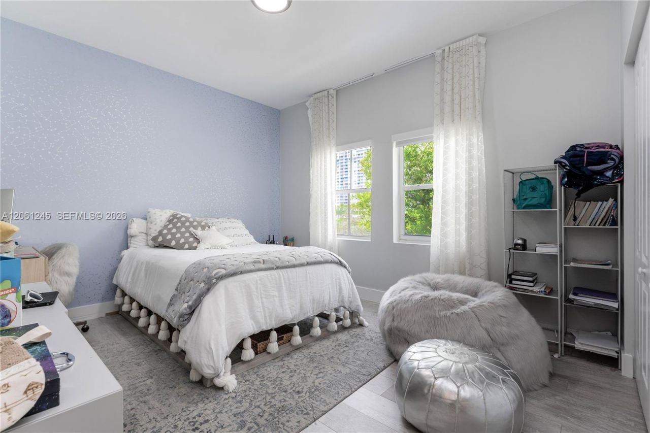 18460 NE 30th Ave, Unit 18460, Aventura, FL 33160 Photo