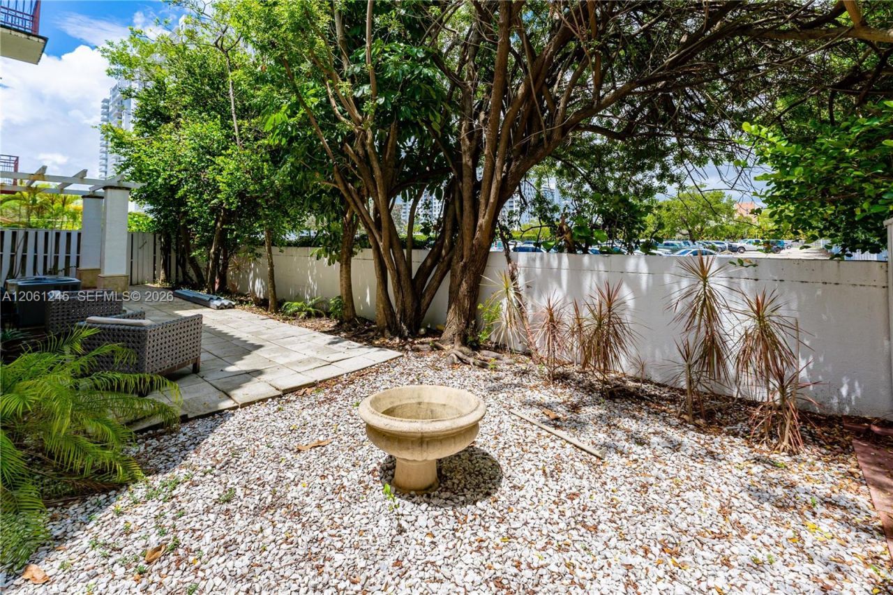 18460 NE 30th Ave, Unit 18460, Aventura, FL 33160 Photo