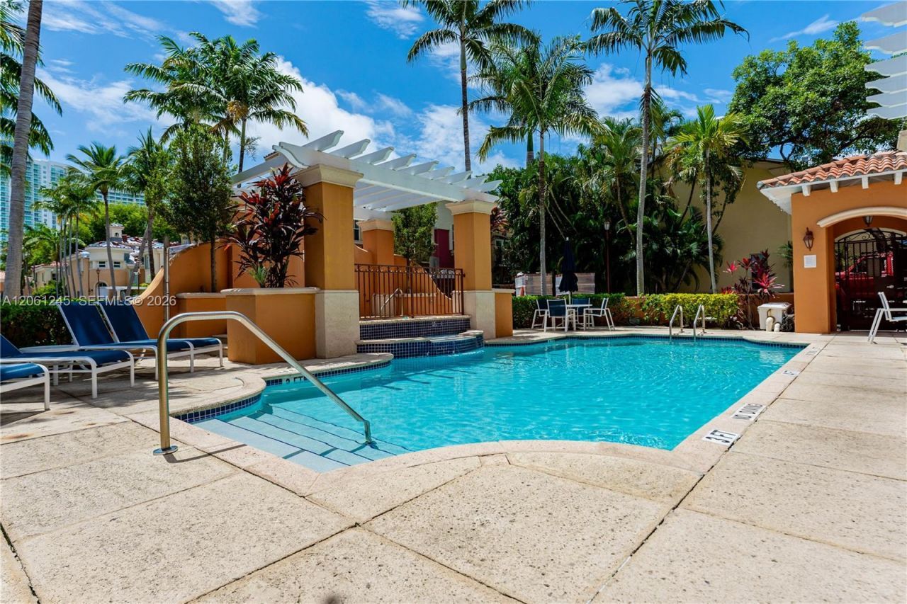18460 NE 30th Ave, Unit 18460, Aventura, FL 33160 Photo