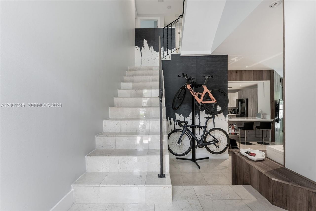 18460 NE 30th Ave, Unit 18460, Aventura, FL 33160 Photo