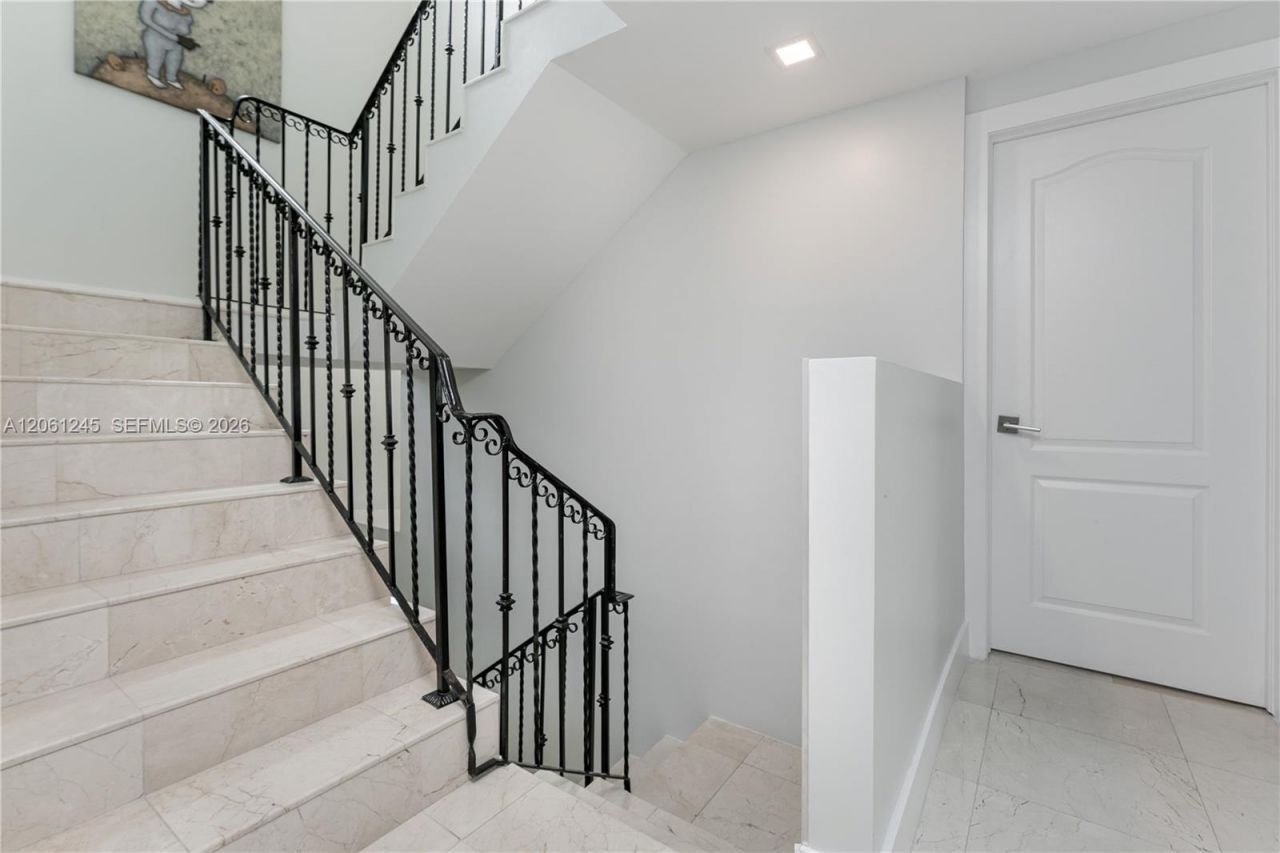 18460 NE 30th Ave, Unit 18460, Aventura, FL 33160 Photo