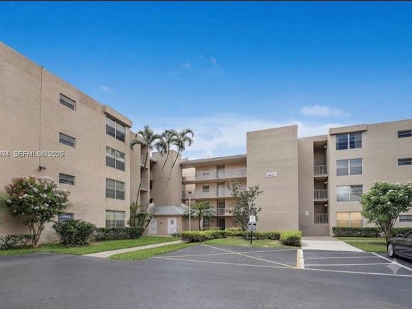 9471 Evergreen Pl , Unit 307, Davie, FL 33324