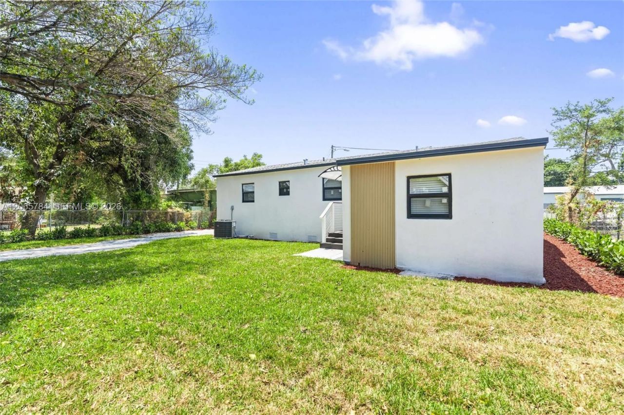 1121 NW 57th St, Miami, FL 33127 Photo