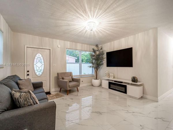 1600 N 68th Ave, Hollywood, FL 33024
