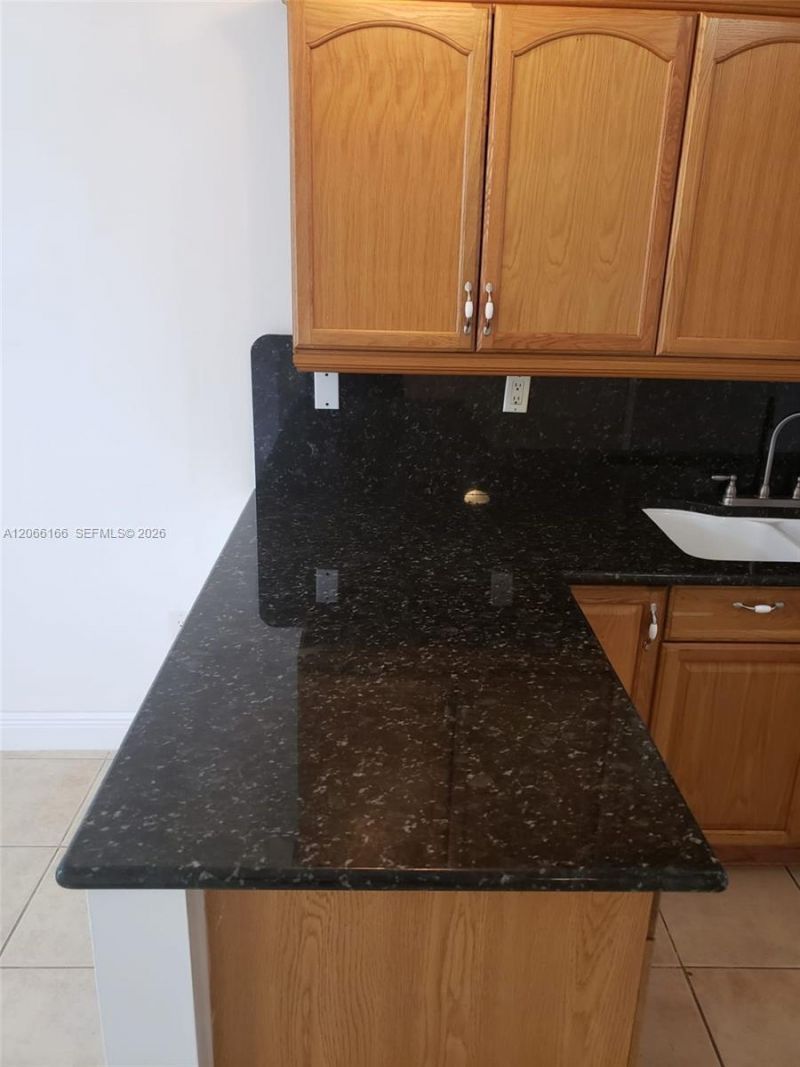 8425 NW 8th St, Unit 104, Miami, FL 33126 Photo